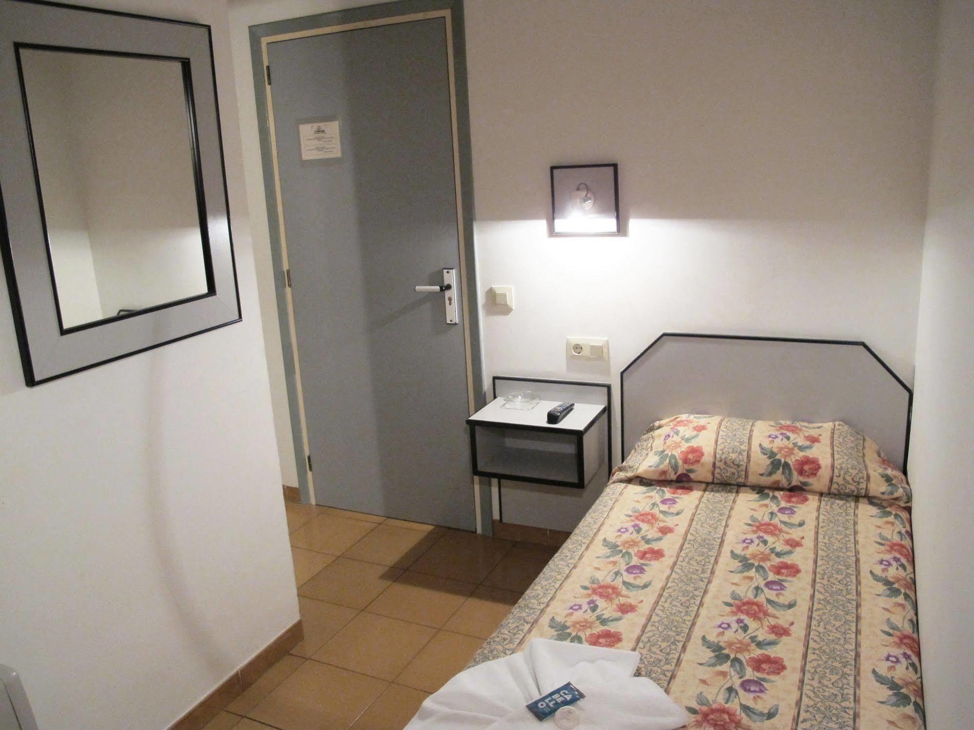 Riudarenes Motel La Entrada מראה חיצוני תמונה