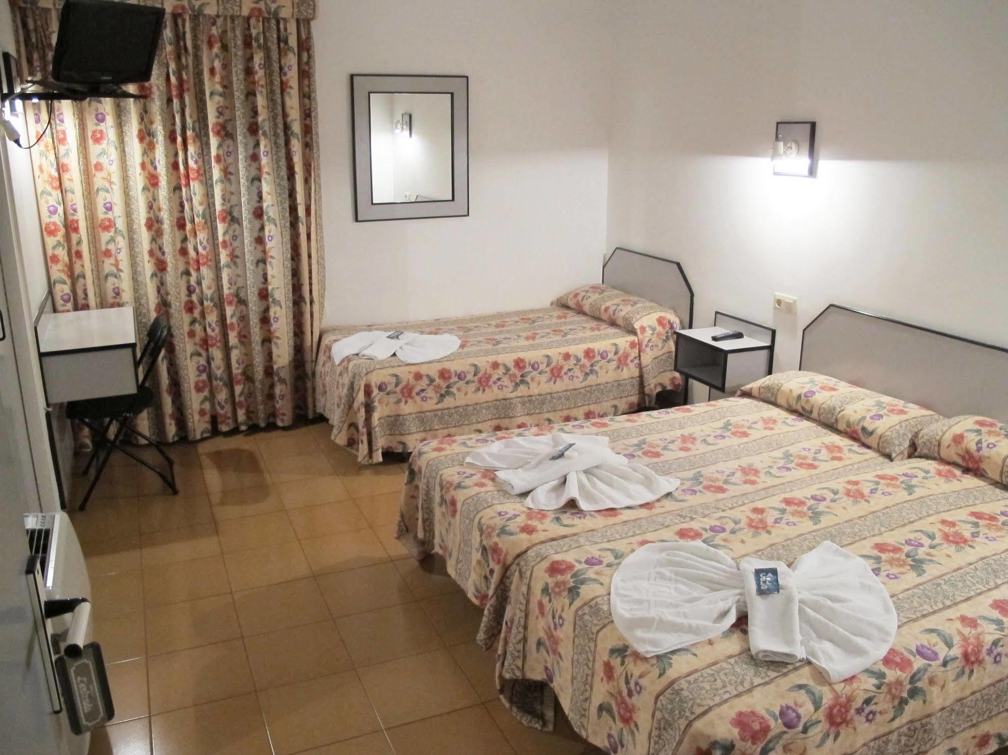 Riudarenes Motel La Entrada מראה חיצוני תמונה