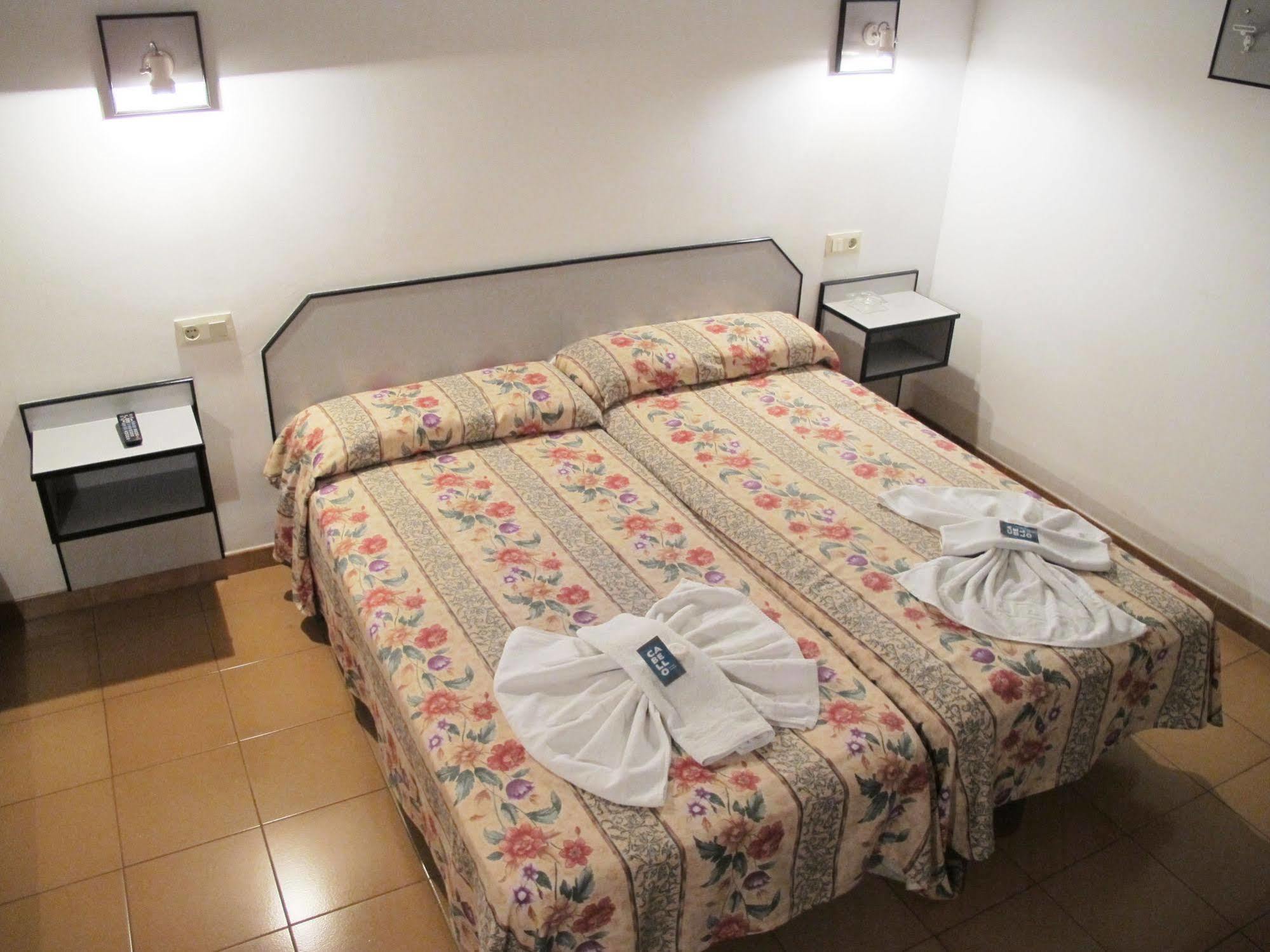 Riudarenes Motel La Entrada מראה חיצוני תמונה