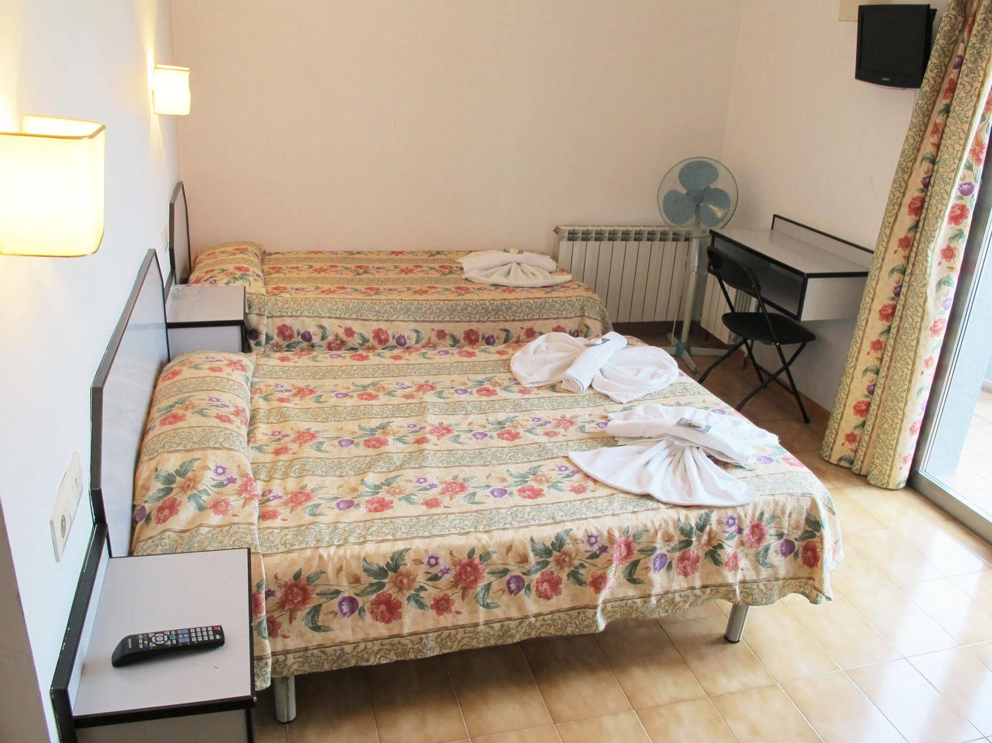 Riudarenes Motel La Entrada מראה חיצוני תמונה